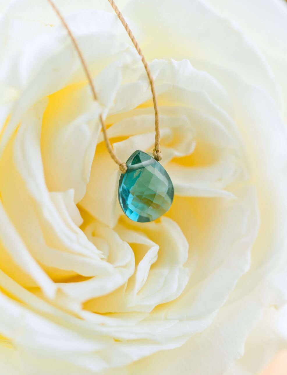 アクセサリー lupinus0908 London Blue Topaz Necklace for Confidence & Strength | Unstoppable